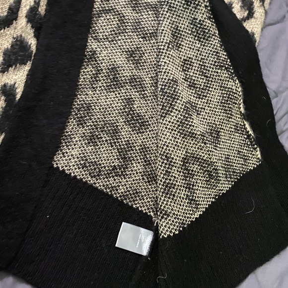 Cheetah sweater - Picture 7 of 10